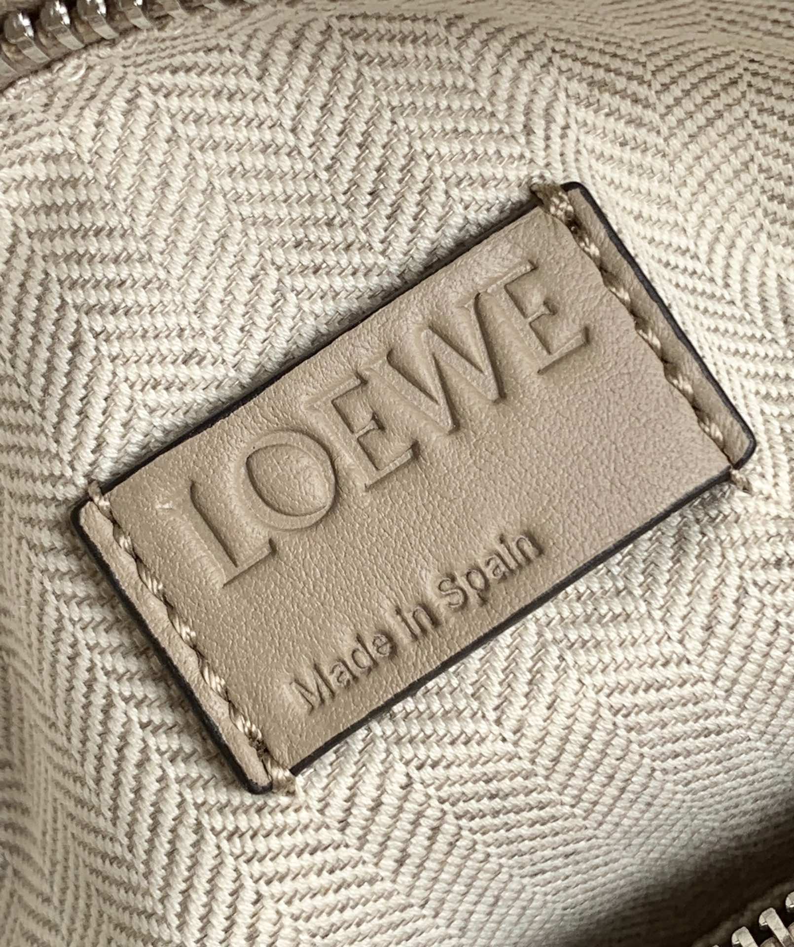 Loewe Medium Puzzle Bag in Classic Calfskin Multicolour